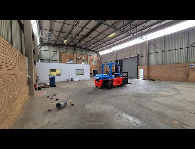 997M² WAREHOUSE TO LET IN JET PARK